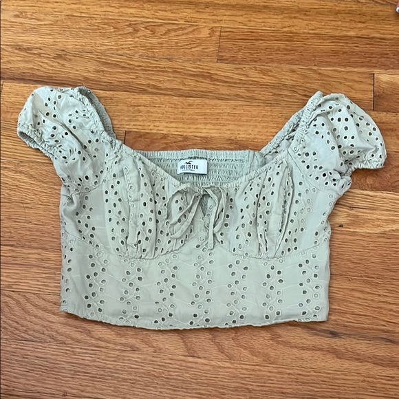 Hollister Tops - Hollister Green Puff Sleeve Crop Blouse